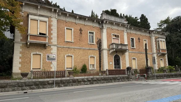 Upravna stavba Droge