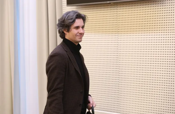 Posvet predsednika vlade Roberta Goloba s predstavniki gospodarskih združenjin organizacij. Luka Mesec. (Foto: Primoz Lavre)