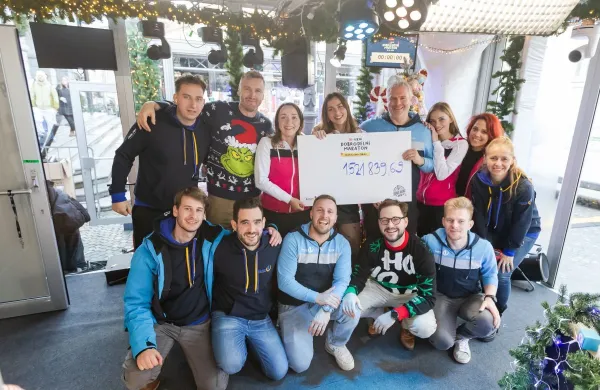 Zadovoljna ekipa Radia 1 po končanem maratonu