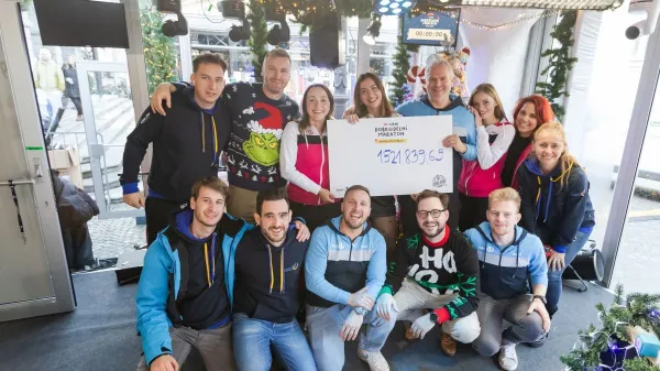 Zadovoljna ekipa Radia 1 po končanem maratonu