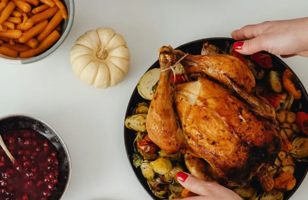 Hrustljavo zapečen puran sodi v železni repertoar praznične decembrske mize. 