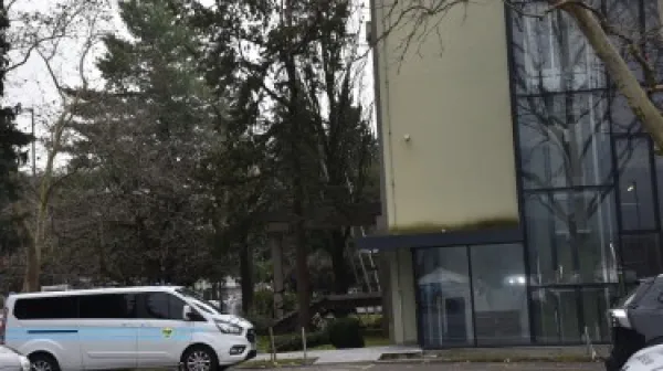 Alžirec, osumljen spolnega nasilja, končno za zapahi