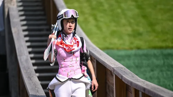 Nika Prevc ru&scaron;i rekorde tako na skakalnicah kot na družbenih omrežjih.