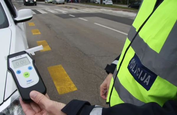 Voznik začetnik je napihal kot pravi veteran