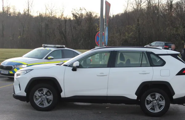 Na počivali&scaron;ču hitre ceste v &Scaron;empasu na&scaron;li avto, ki je bil ukraden v Italiji. 