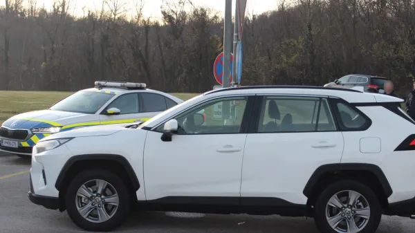 Na počivali&scaron;ču hitre ceste v &Scaron;empasu na&scaron;li avto, ki je bil ukraden v Italiji. 