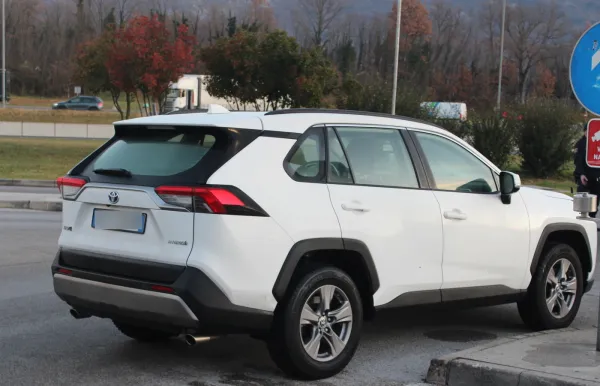 Na počivali&scaron;ču hitre ceste v &Scaron;empasu na&scaron;li avto, ki je bil ukraden v Italiji