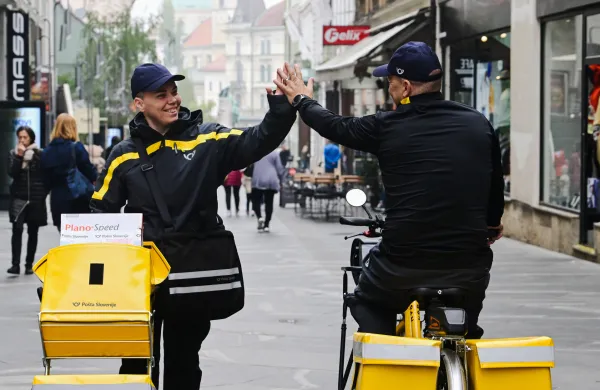 Praktično vse evropske po&scaron;te zaznavajo upad &scaron;tevila pisemskih po&scaron;iljk, med tem ko po&scaron;tarji dostavijo vse več paketov.