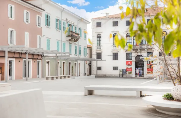 Prenovljeni muzejski trg v Kopru.