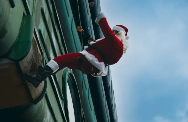 Božiček in jelenček sta razveselila male bolnike