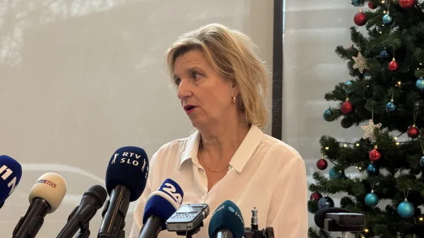 Ljubljana, Zdravniska zbornica.Izjava za medije predsednice Zdravniske zbornice Bojane Beovic.