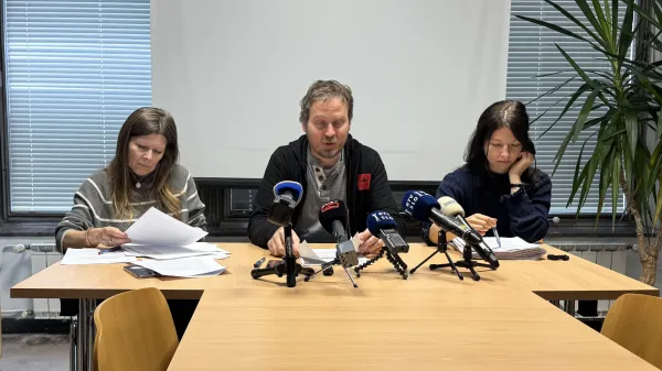 Ljubljana, Dom sindikatov.Novinarska konferenca drustva Delavska svetovalnica o usodi kazenskih ovadb zaradi krsitev temeljnih pravic delavcev, ogrozanja varnosti pri delu, trgovine z ljudmi in drugih kaznivih dejanj.Foto: STA