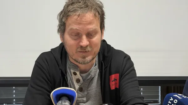 Ljubljana, Dom sindikatov.Novinarska konferenca drustva Delavska svetovalnica o usodi kazenskih ovadb zaradi krsitev temeljnih pravic delavcev, ogrozanja varnosti pri delu, trgovine z ljudmi in drugih kaznivih dejanj.Predsednik drustva Delavska svetovalnica Goran Lukic.Foto: STA