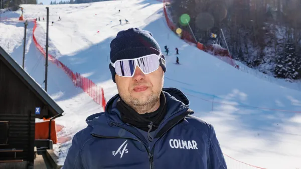 Kranjska Gora, Podkoren.Termin za izjave vodilnih predstavnikov Pokala Vitranc in svetovnega pokala v alpskem smucanju po snezni kontroli Mednarodne smucarske zveze (FIS).Snezni kontrolor Mednarodne smucarske zveze (Fis) Jani Hladnik.