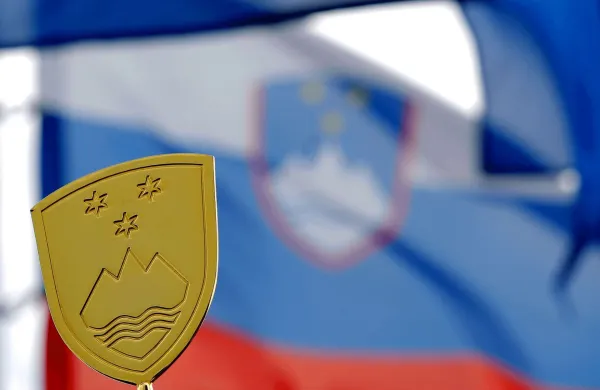 Vace, GEOSS. slovenski Grb, slovenska zastava. Foto: Daniel Novakovic/STA