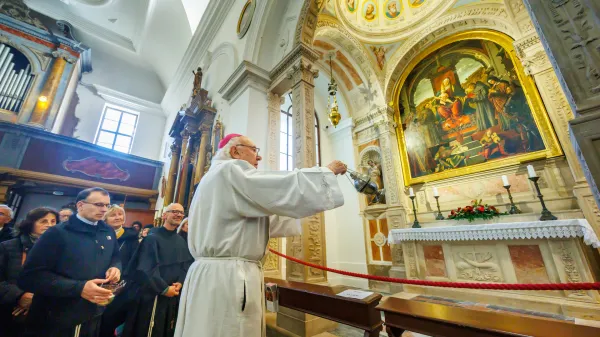Piran, 27.12.2025Cerkev Sv. Franči&scaron;ek Asi&scaron;ki, minoritski samostanSlika Marija z detetom, Vittore Carpaccio,umestitev slike na njeno izvorno mesto