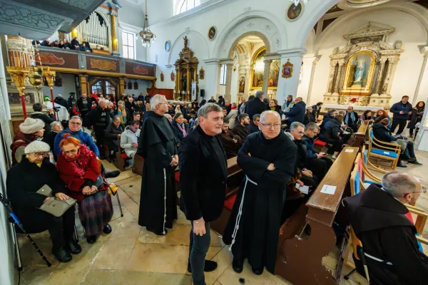 Piran, 27.12.2025Cerkev Sv. Franči&scaron;ek Asi&scaron;ki, minoritski samostanSlika Marija z detetom, Vittore Carpaccio,umestitev slike na njeno izvorno mesto