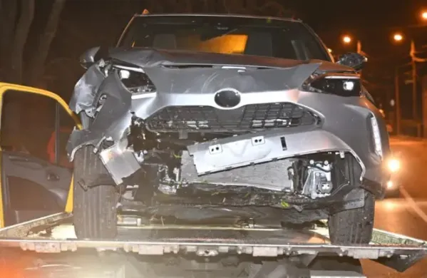 Avtomobil se je prevrnil na bok