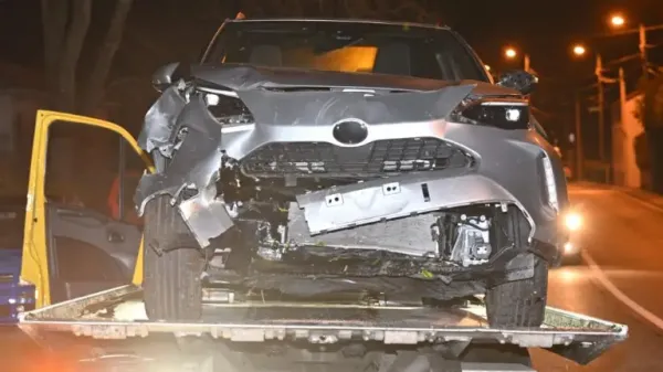 Avtomobil se je prevrnil na bok