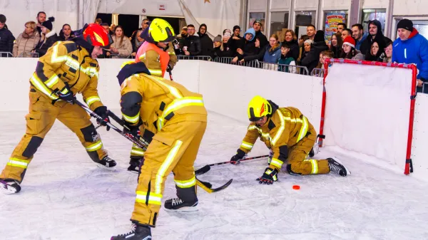 Na dobrodelnem hokejskem turnirju gasilci zbrali 1115 evrov