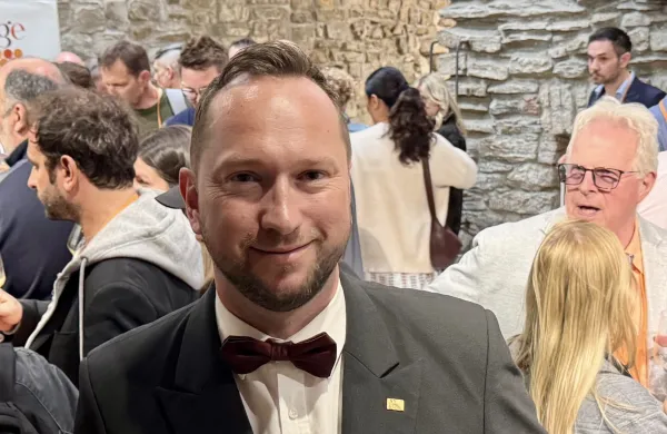 Blago ali bolj polno vino za tatarski biftek?