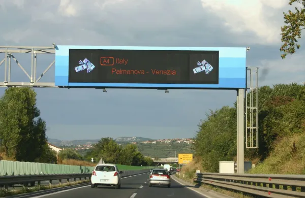 portal avtocesta, obve&scaron;čanje, promet, italija, slovenija