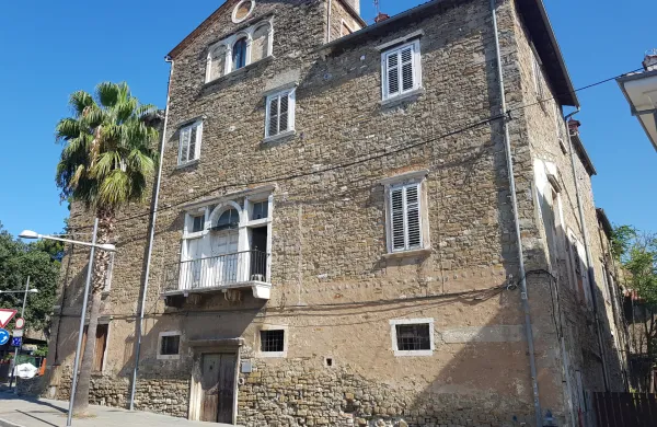 Pod ometom palače so se skrivale zanimive poslikave