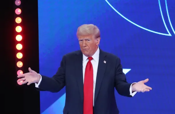 ZDA, Doral..Nekdanji predsednik ZDA in republikanski predsedniski kandidat Donald Trump govori na Univision Town Hall 2024 v studiu Univision na Floridi.