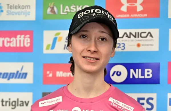 Nika Prevc zmagovalka prve tekme smučarskih skakalk v Beljaku