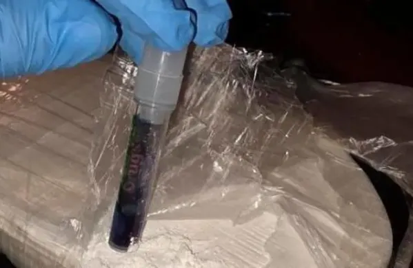 V kabini tovornjaka so finančni policisti odkrili 110 kilogramov kokaina.