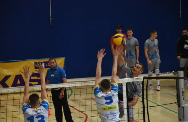 Odbojka: Med vrtnicami Romunke, pri cementarjih Hrvati