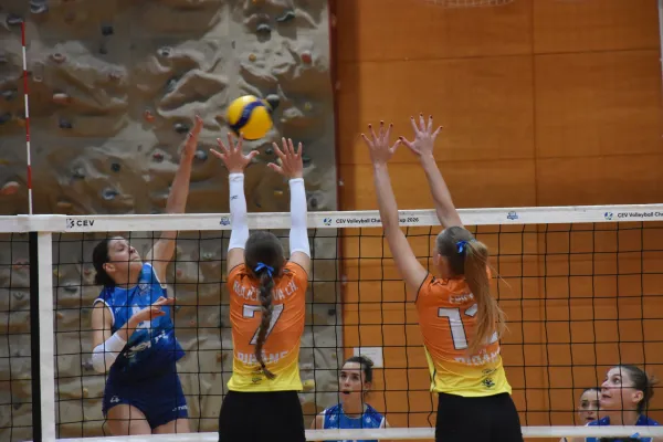 Odbojka: Med vrtnicami Romunke, pri cementarjih Hrvati