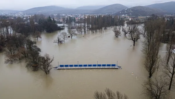 Aeroposnetek posledic razlitja reke Bune.
