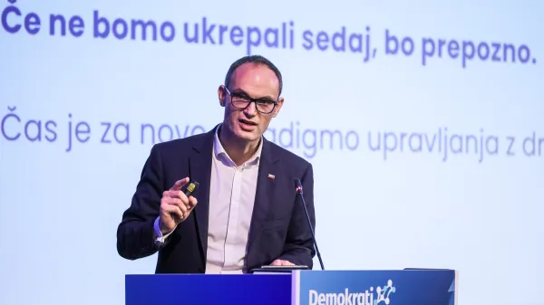 Portoroz, Hotel Slovenija.Programski kongres stranke Demokrati pod vodstvom Anzeta Logarja, na katerem so predstavili program Uspesna Slovenija.