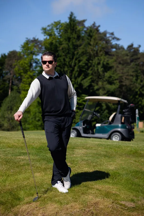 Včasih pade tudi golf.