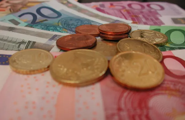 Euro evri bankovci kovanci denar gotovina ke&scaron;posnetki royalty free