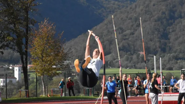 Po maturi se za obetavna dekleta resne kariere končujejo