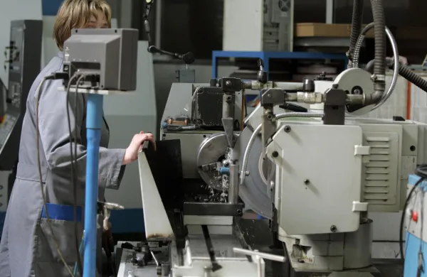 &ldquo;Podjetja vozijo naprej, a imajo roko na ročni zavori&rdquo;