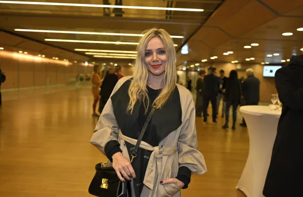 Katarina Čas tokrat nastopa v britanski seriji Divja če&scaron;nja.