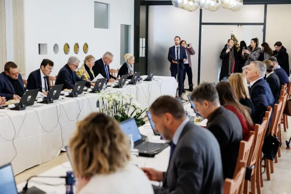 Vlada se je sestala v dvorani Doma na Vidmu v Ilirski Bistrici.