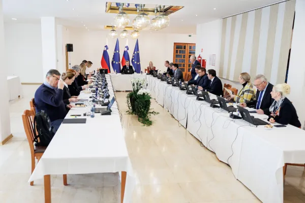 Vlada se je sestala v dvorani Doma na Vidmu v Ilirski Bistrici.