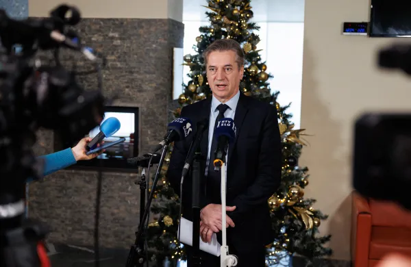 Premier Golob je prepričan, da prestopi v predvolilnem času ne koristijo nikomur.