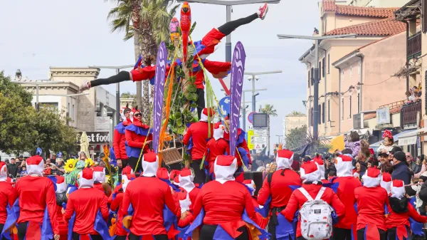 Koper se že pripravlja na pustno eksplozijo barv in mask