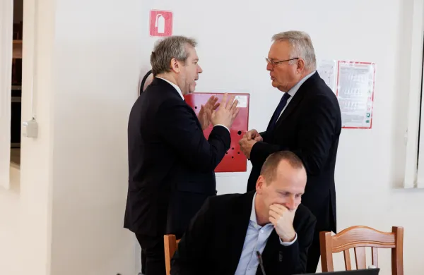 Minister za naravne vire in prostor Jože Novak in minister za visoko solstvo, znanost in inovacije Igor Papič