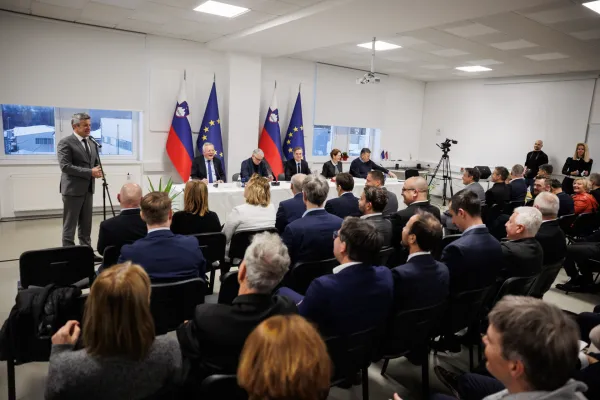 Postojna, Podjetniski inkubator Perspektiva.Srecanje z zupani in predstavniki gospodarstva v okviru vladnega obiska v primorsko-notranjski regiji.