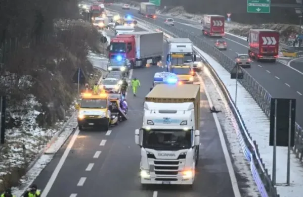 Neprijazno zimsko vreme in nizke temperature spet povzročajo težave na Trža&scaron;kem.