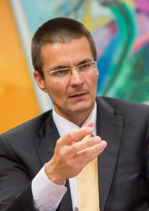 Kje so Kazahstanci &ldquo;na&scaron;li&rdquo; Picigo, SDS-ovega &scaron;efa slabe banke?