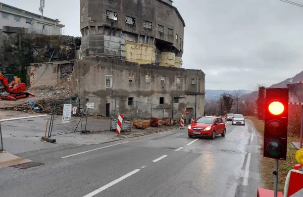 Kamnolom Solkan zapora ceste