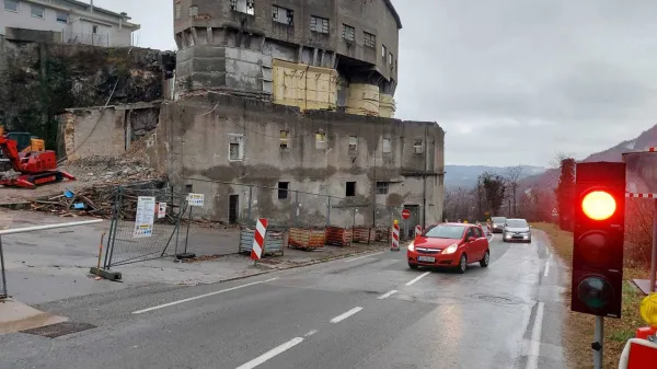 Kamnolom Solkan zapora ceste