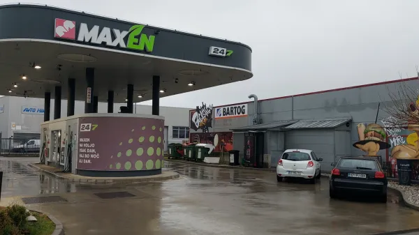 Bencinska črpalka, Koper